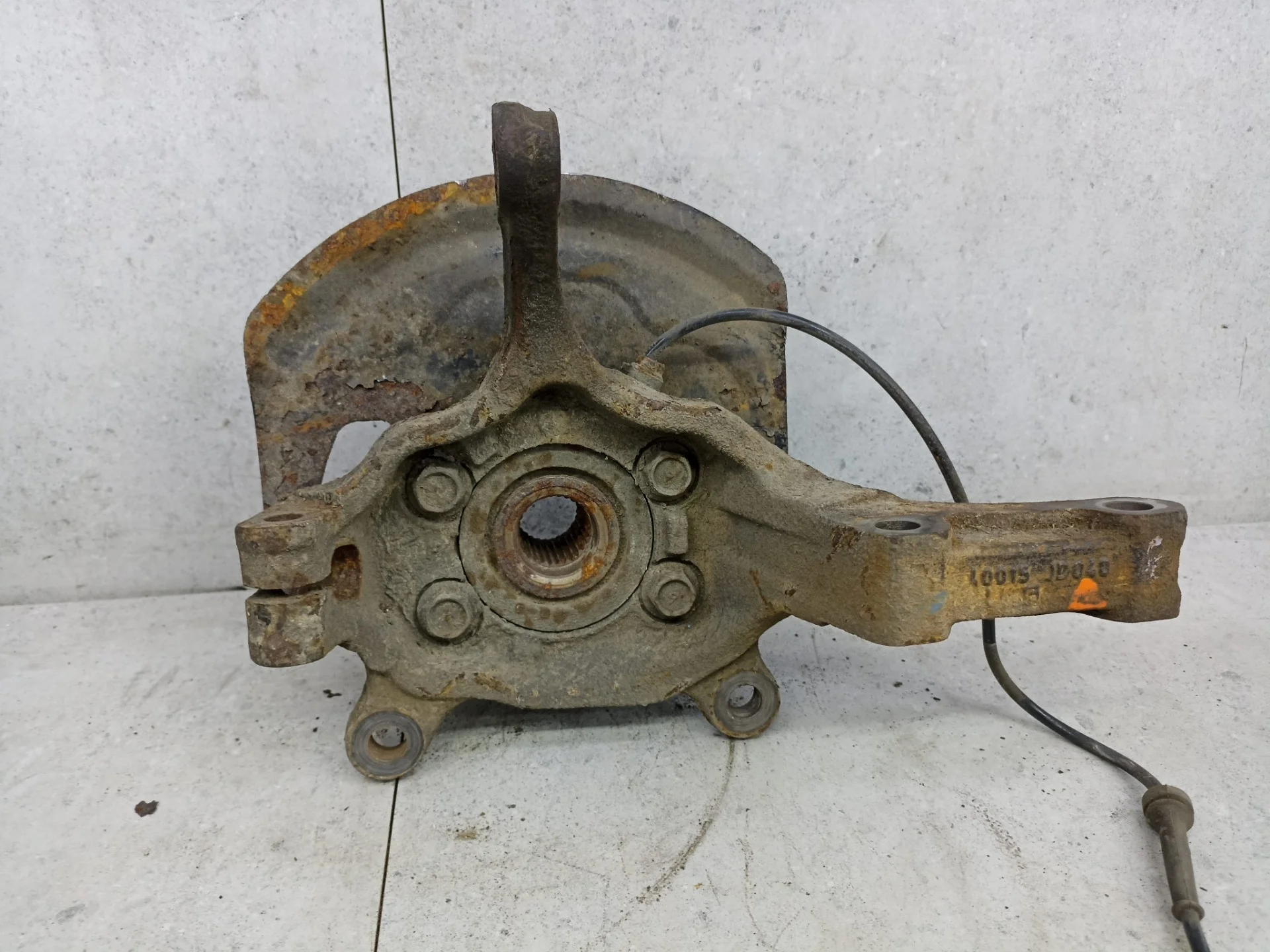 Кулак передний левый Nissan X-Trail T31 2009