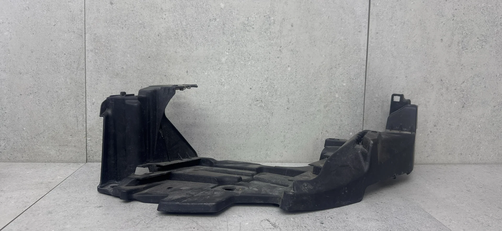 Крепление фары (кронштейн фары) левой Renault 3