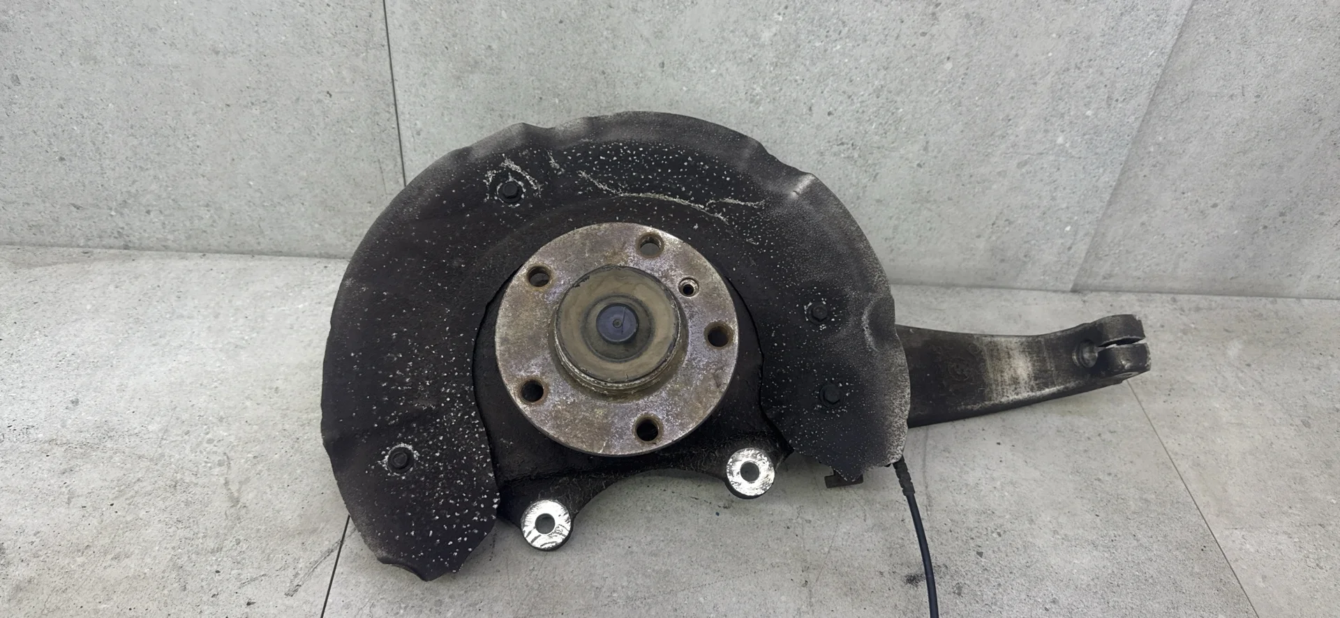 Кулак передний левый BMW 5 F10/F11 (2009 - 2013)