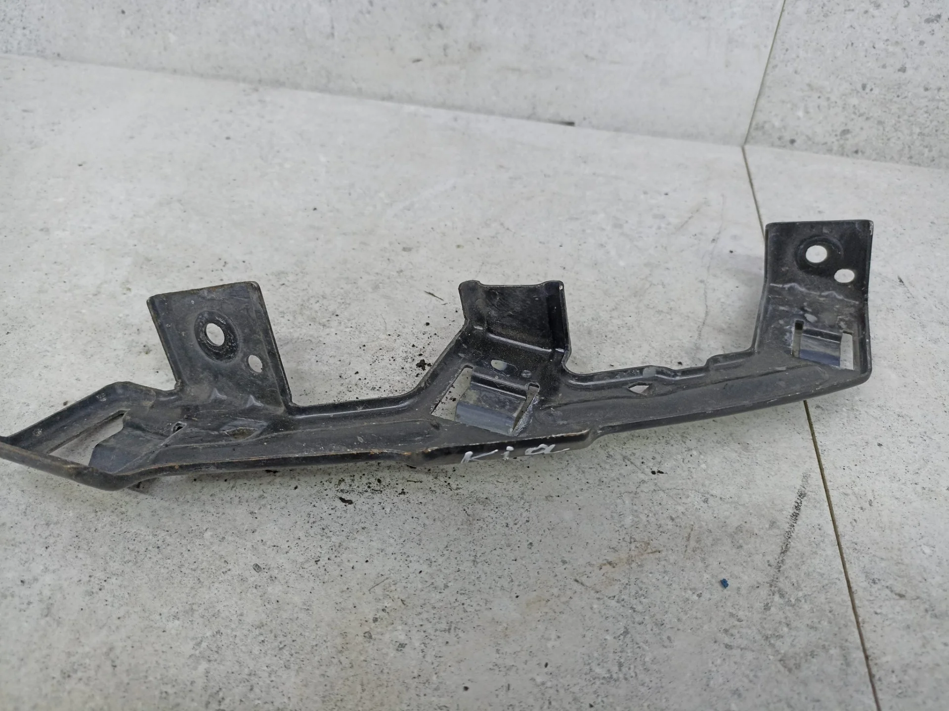 Крепление переднего бампера правое Kia Sorento 2