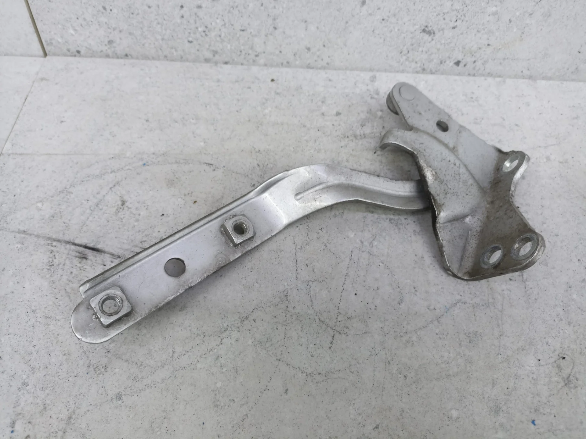 Петля капота правая Mercedes-Benz Vito W639 2007