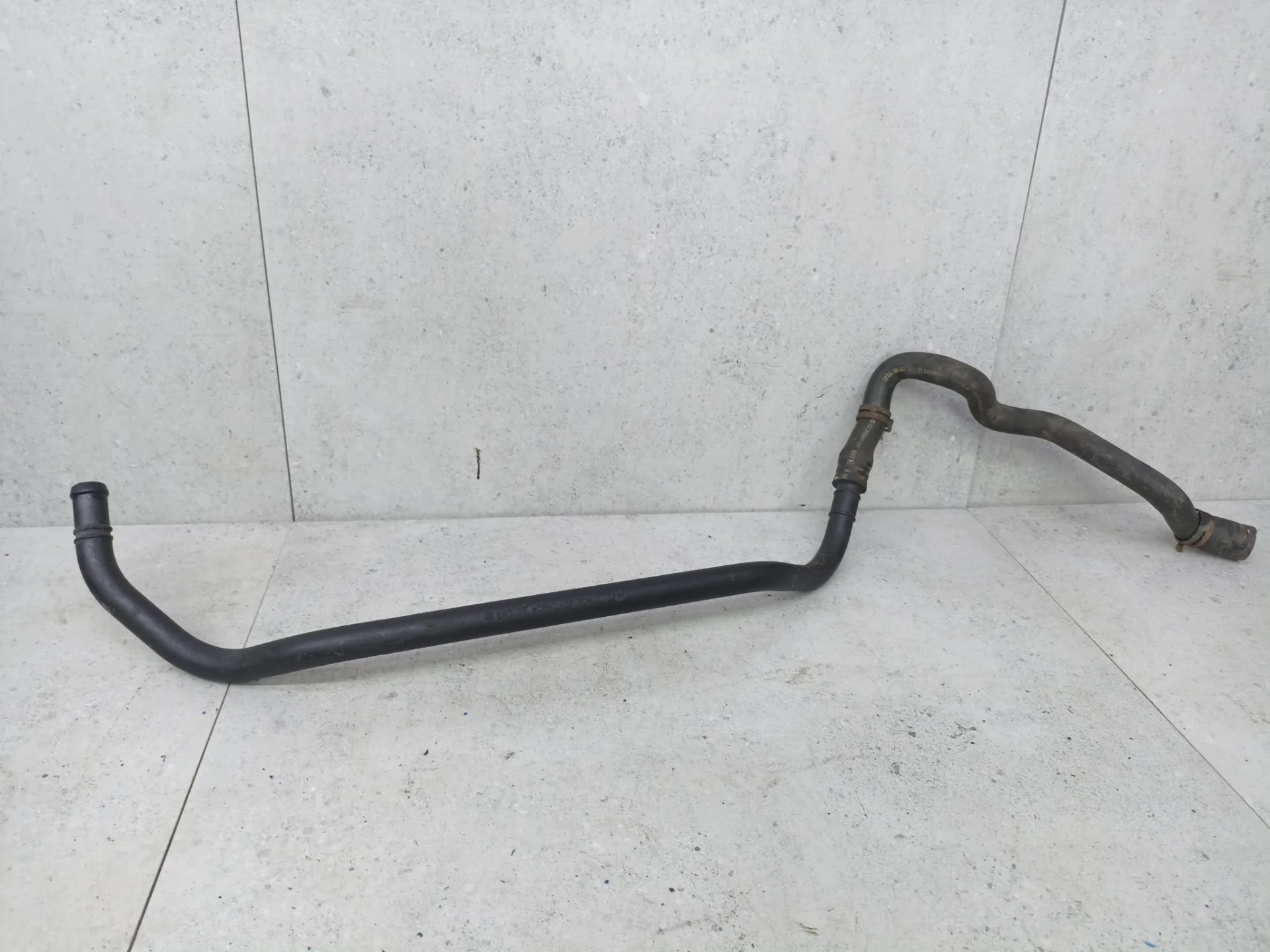 Патрубок охлаждения нижний Mercedes-Benz E