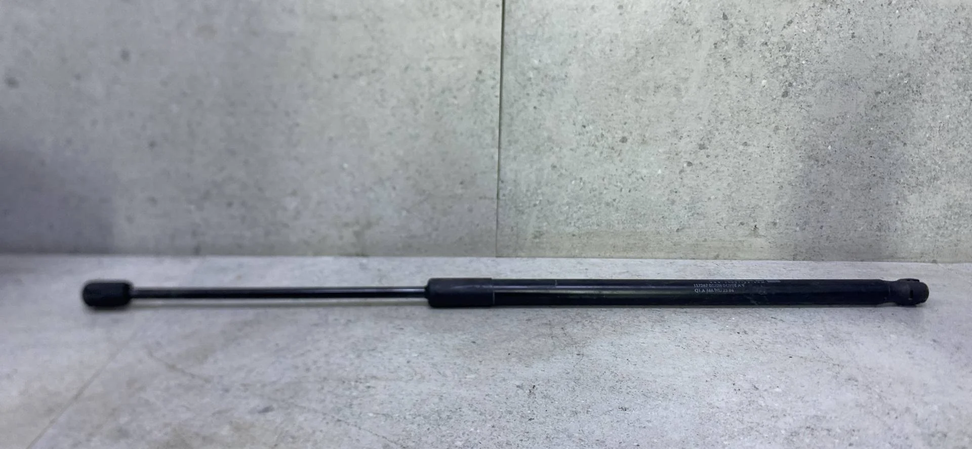 Амортизатор капота правый Mercedes-Benz GLE W166