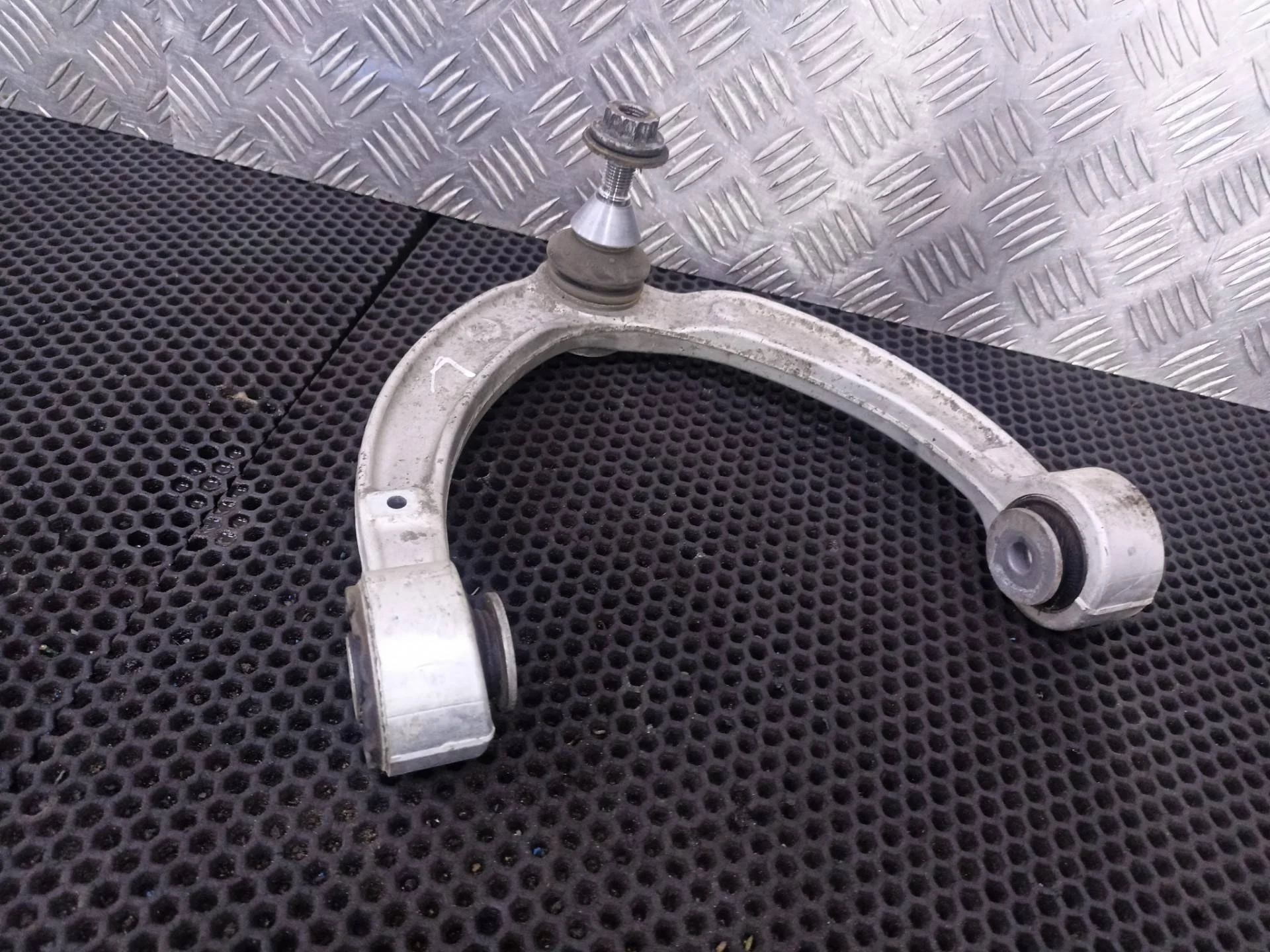 Рычаг левый верхний Mercedes-Benz GLE W166