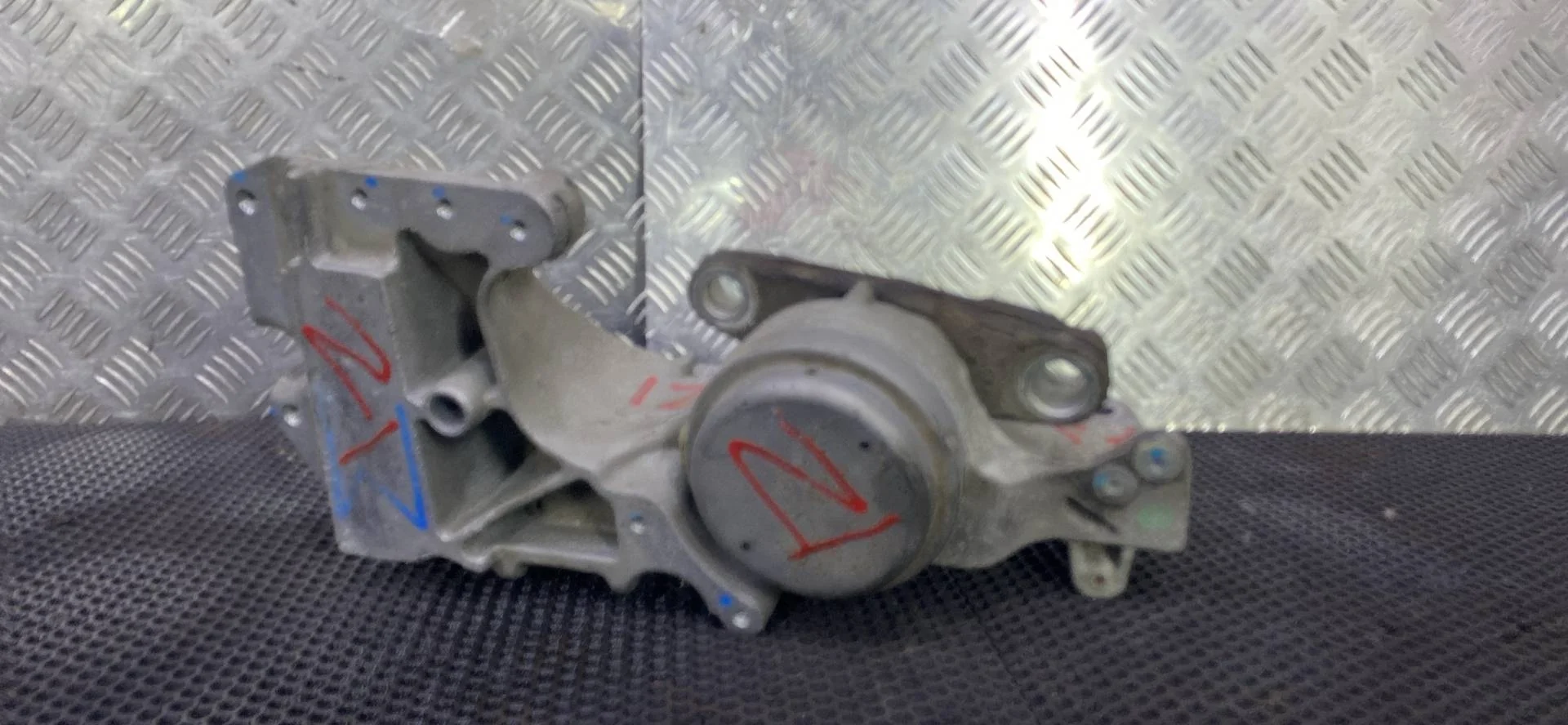 Подушка крепления двигателя Nissan Qashqai