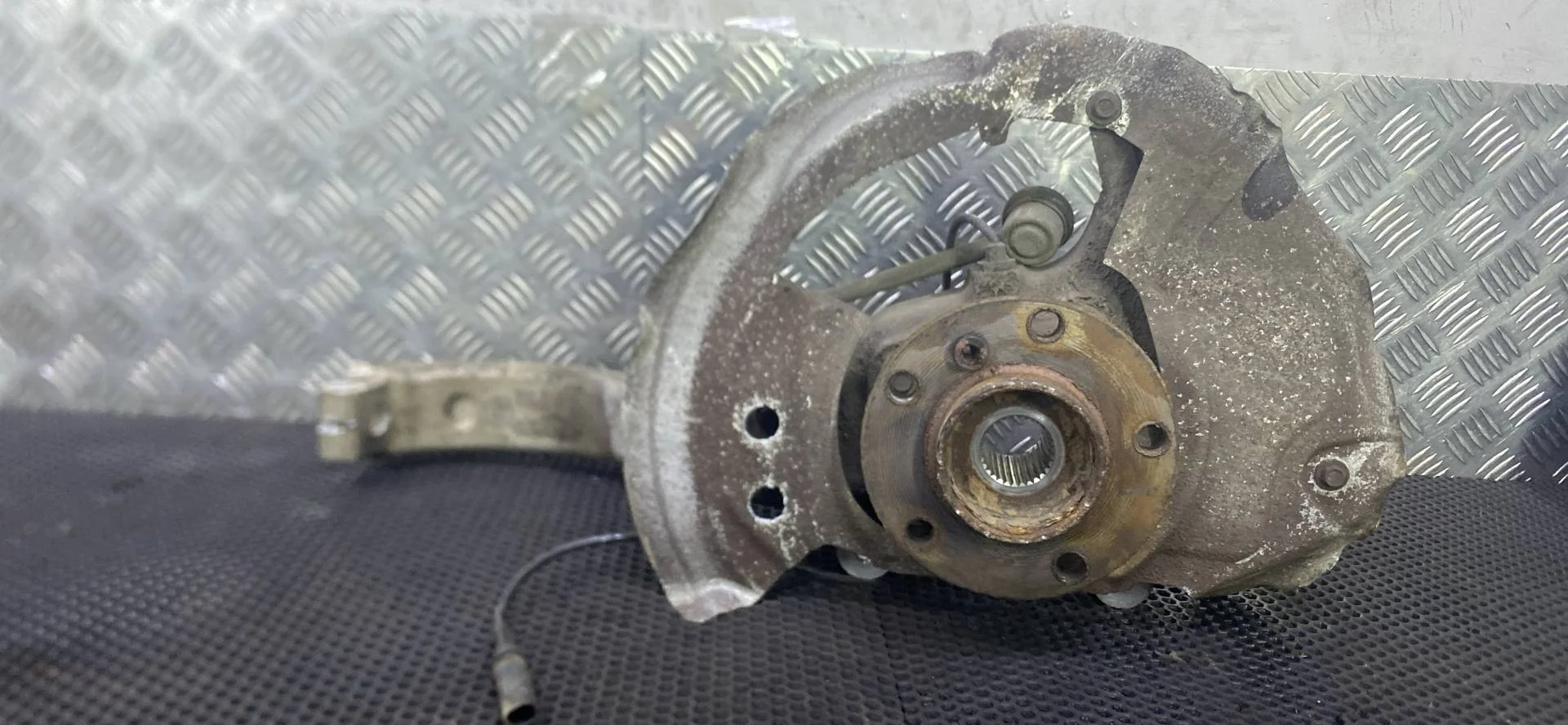 Кулак передний правый BMW X5 F15 (2013 - 2018)