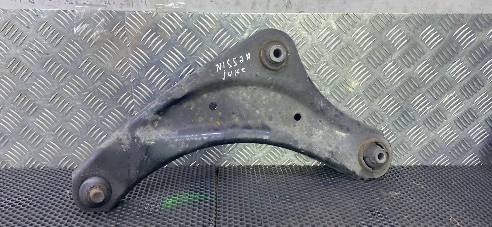 Рычаг левый Nissan Juke F15 2011 545011KK0A