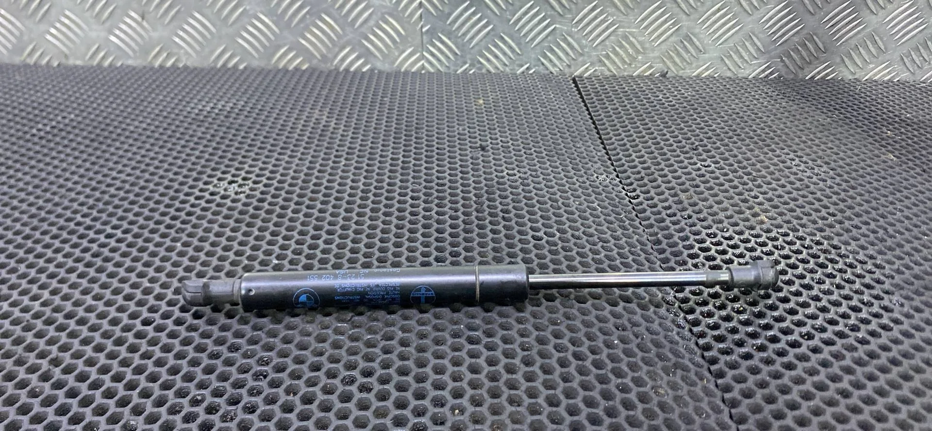 Амортизатор капота BMW X5 F15 (2013 - 2018)