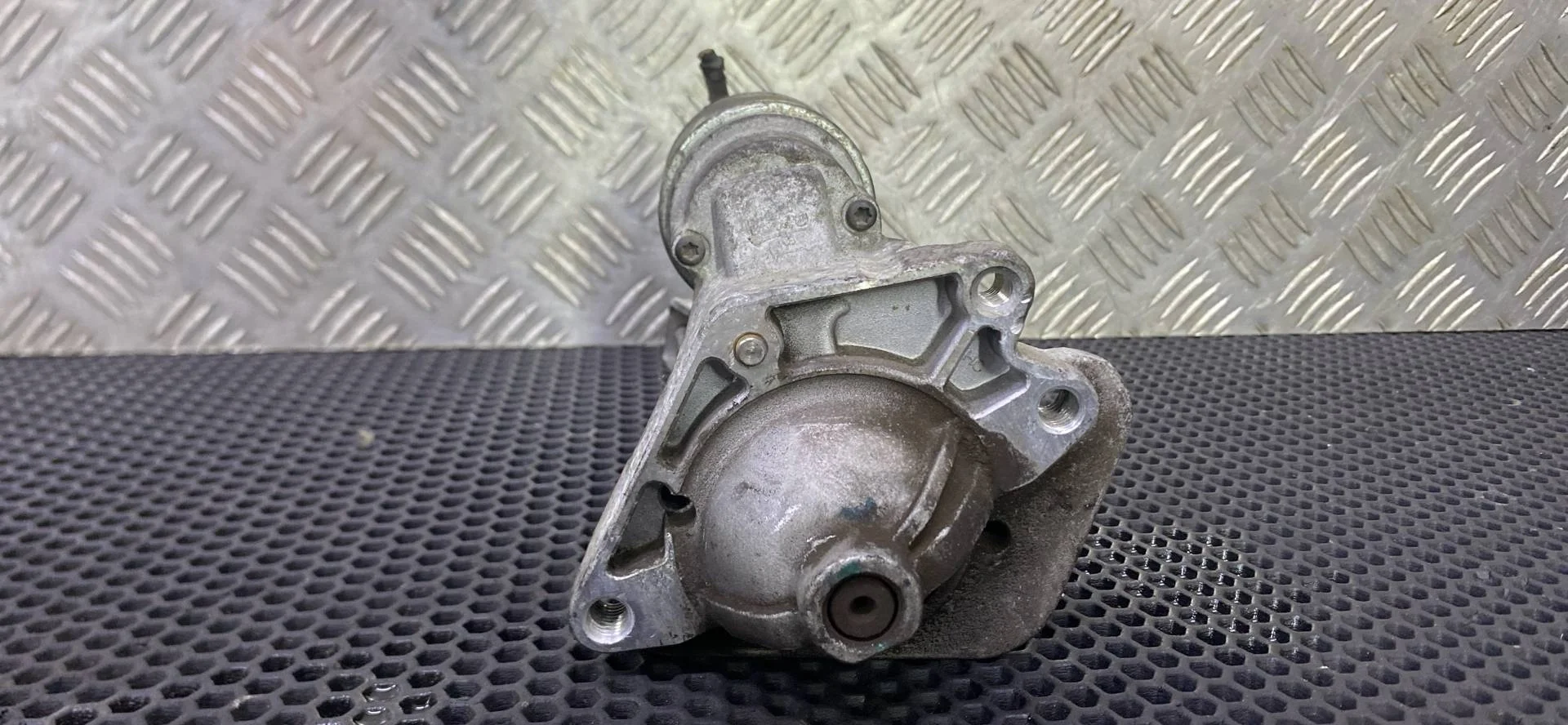 Стартер Nissan Juke F15 2012 233003329R