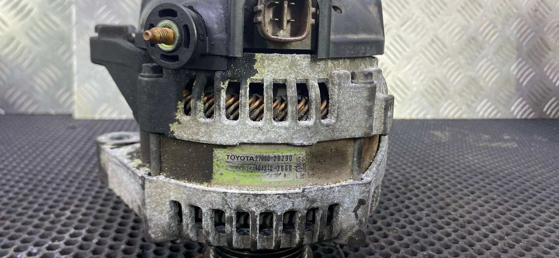 Генератор Toyota Avensis 2 T250 2004 27060-20290