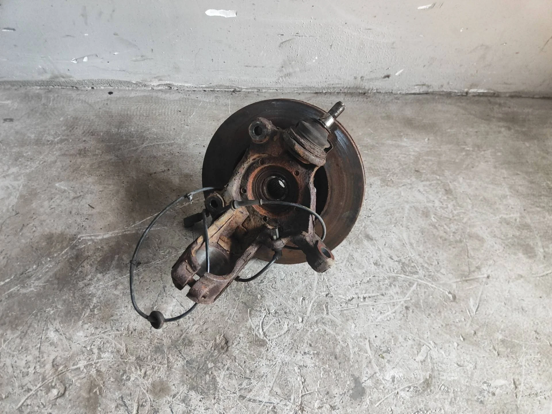 Кулак передний левый Ford Transit 7 2012 1743037