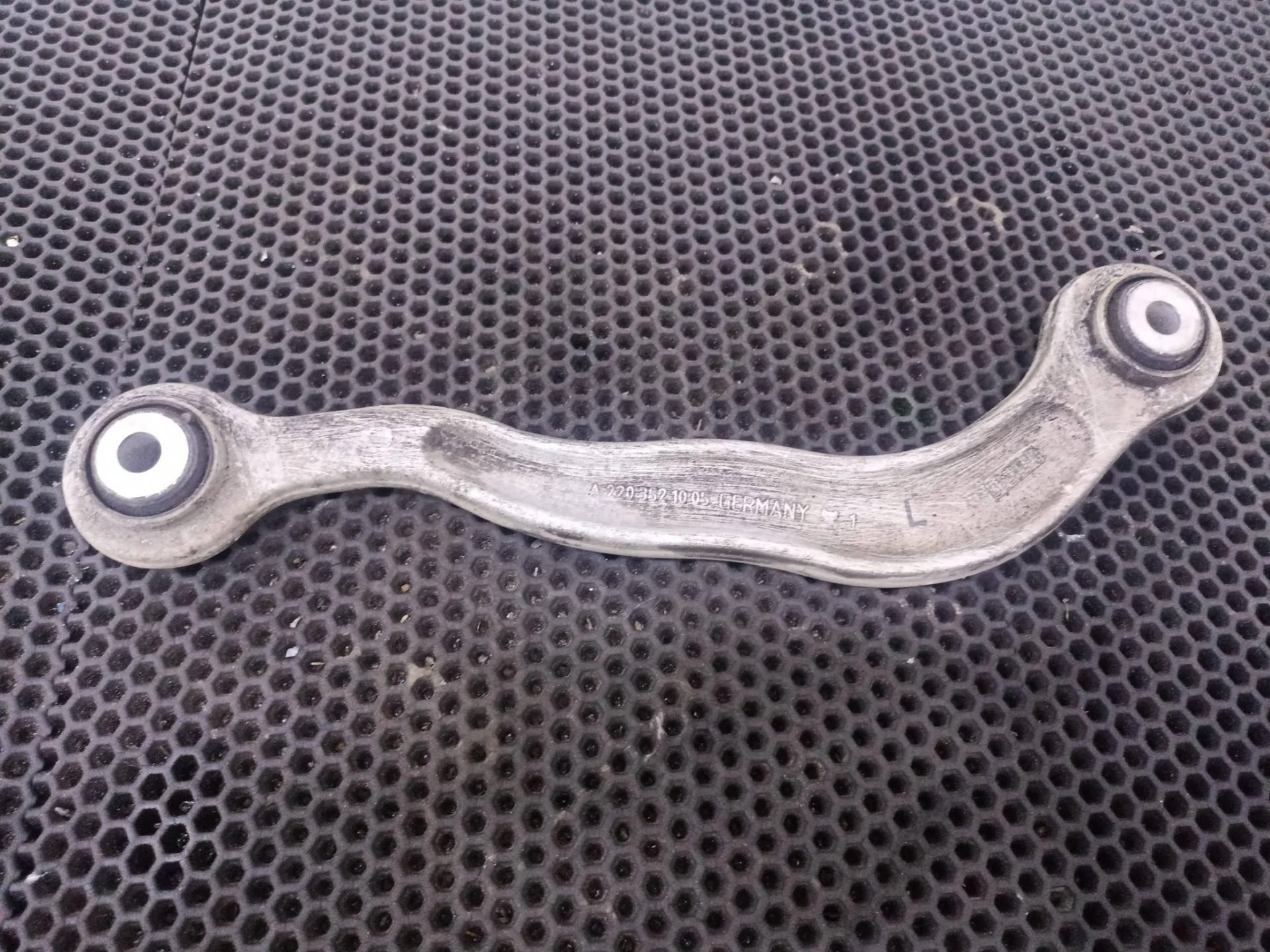 Рычаг левый верхний Mercedes-Benz S W222 рест.