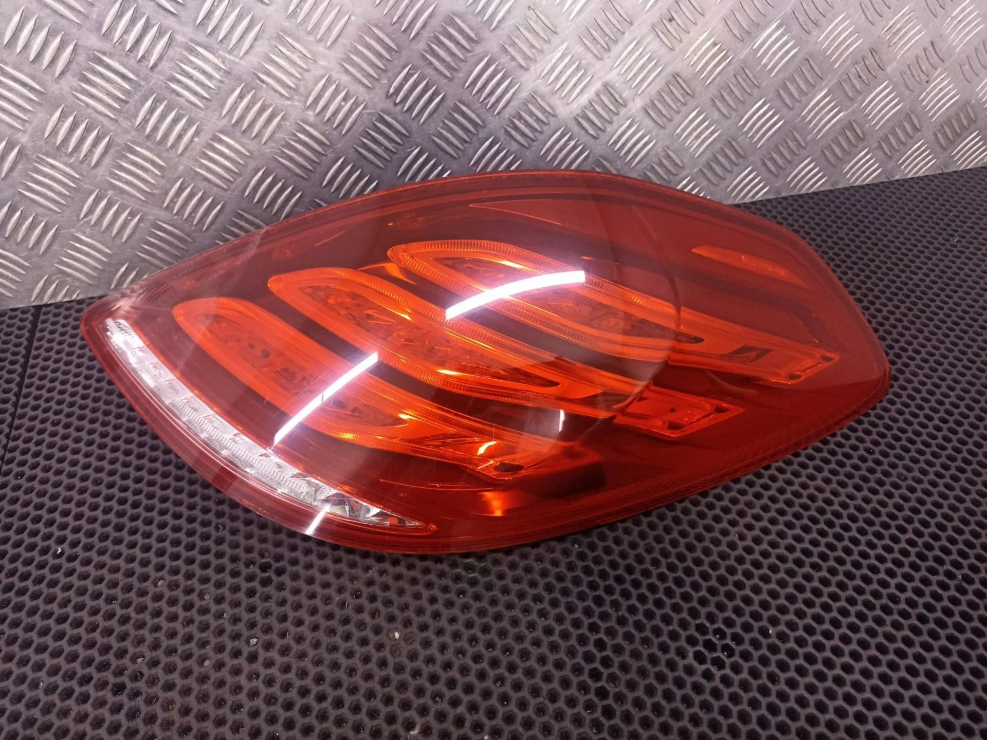 Фонарь задний правый Mercedes-Benz S W222 2016