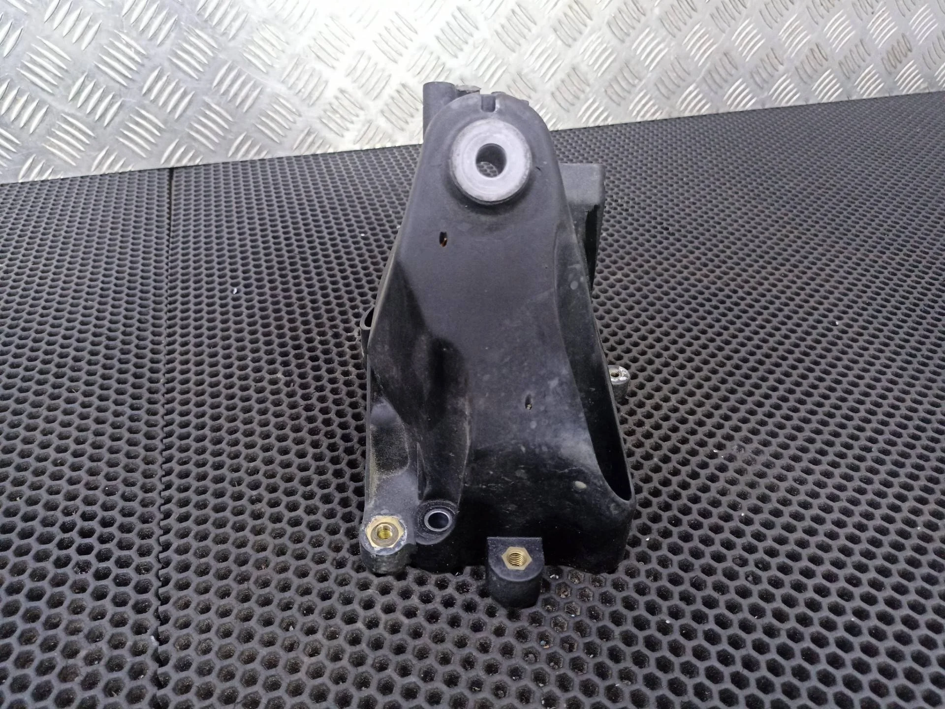 Кронштейн двигателя левый Mercedes-Benz S W222