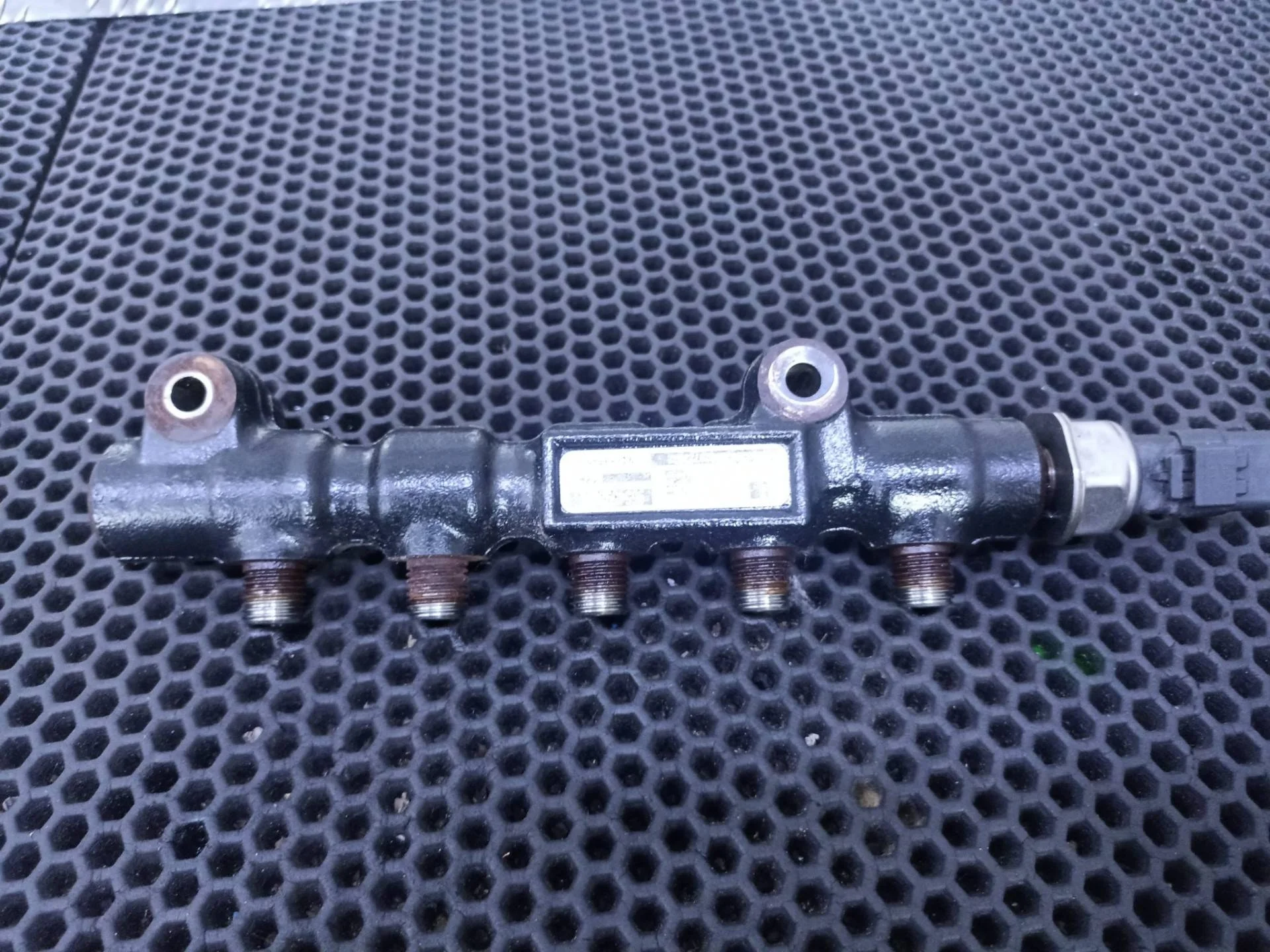 Топливная рампа Peugeot Partner 2 2011 9654592680