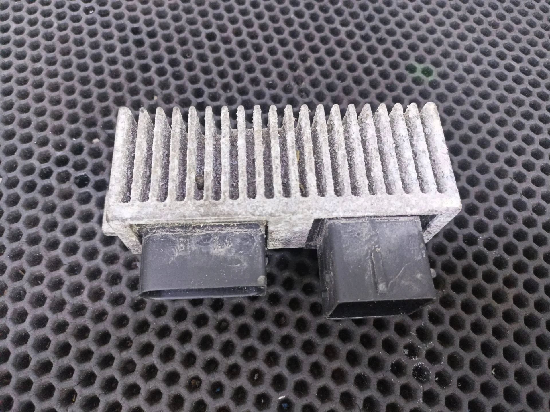 Реле накала свечей Renault Trafic 2 рест. 2010