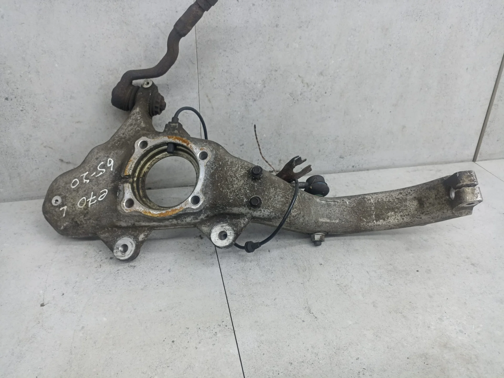 Кулак передний левый BMW X5 E70 рест. 2013