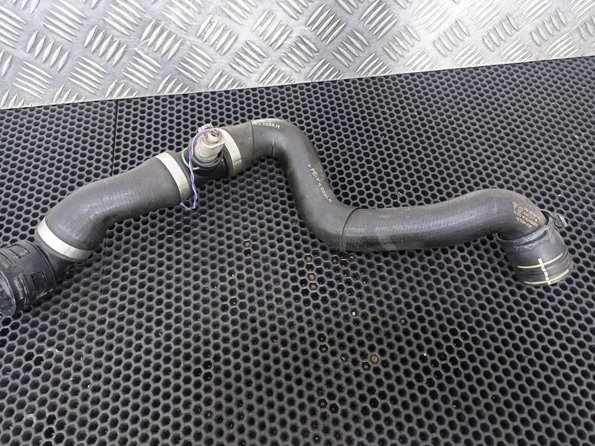 Патрубок охлаждения Volkswagen Touareg 2 2014