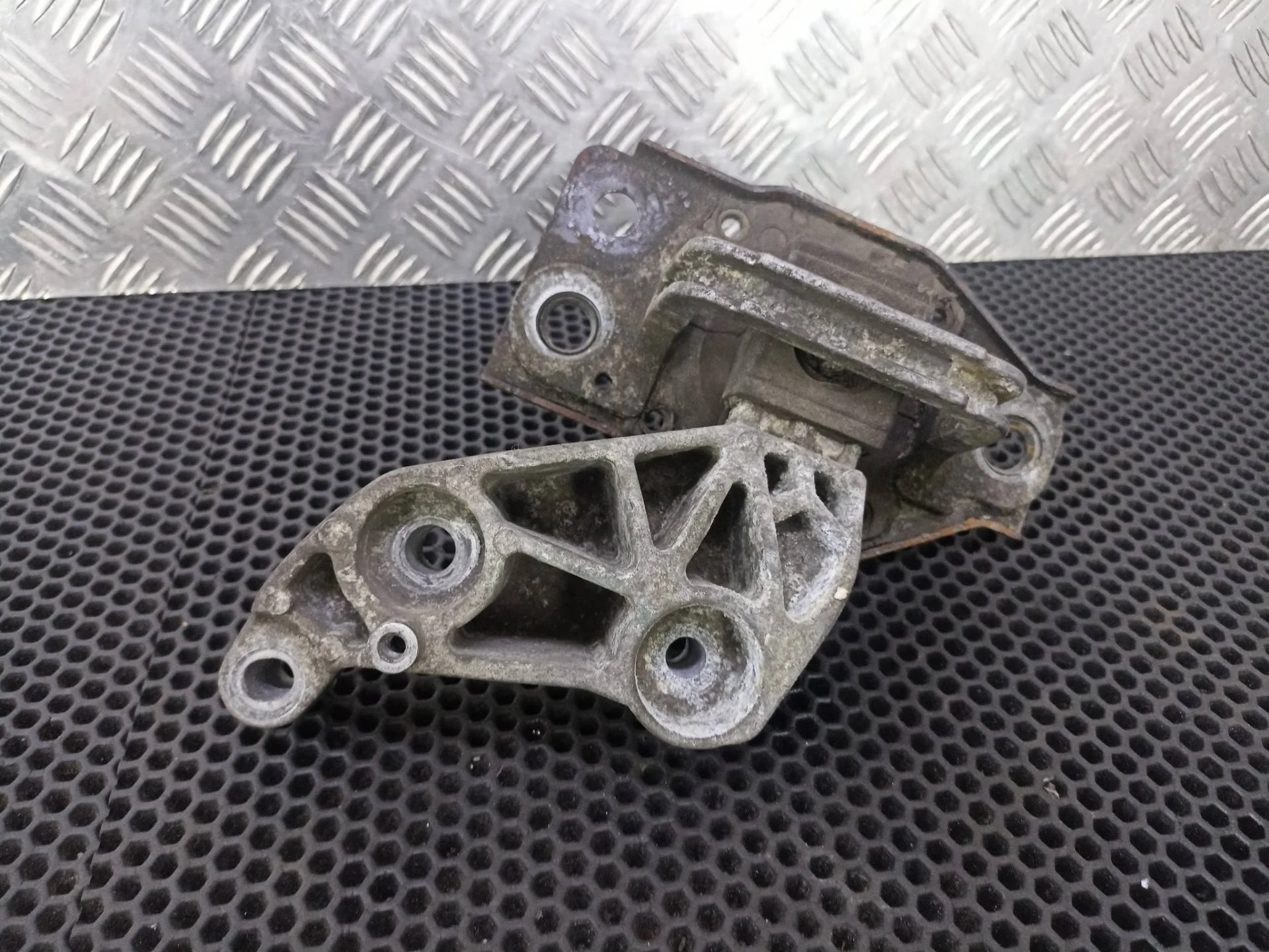 Кронштейн двигателя правый Nissan Qashqai J10 2010