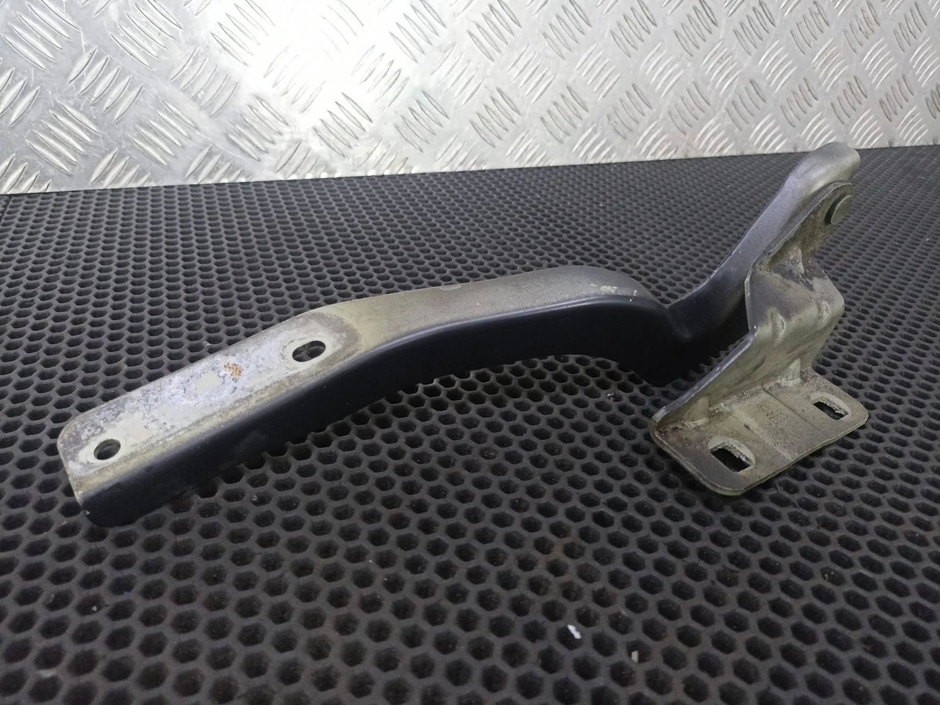 Петля капота левая Nissan Qashqai J10 2010