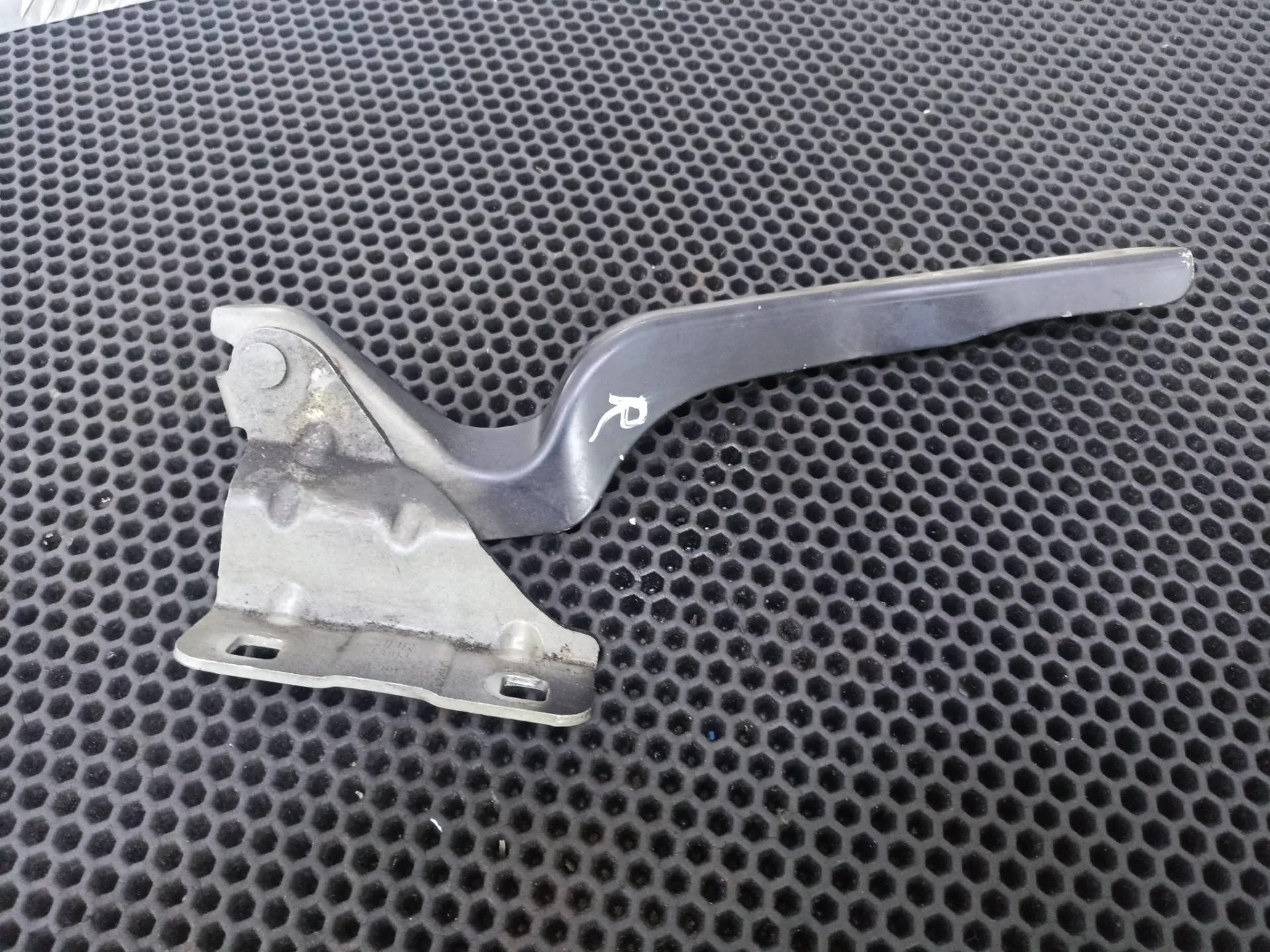 Петля капота правая Nissan Qashqai J10 2010