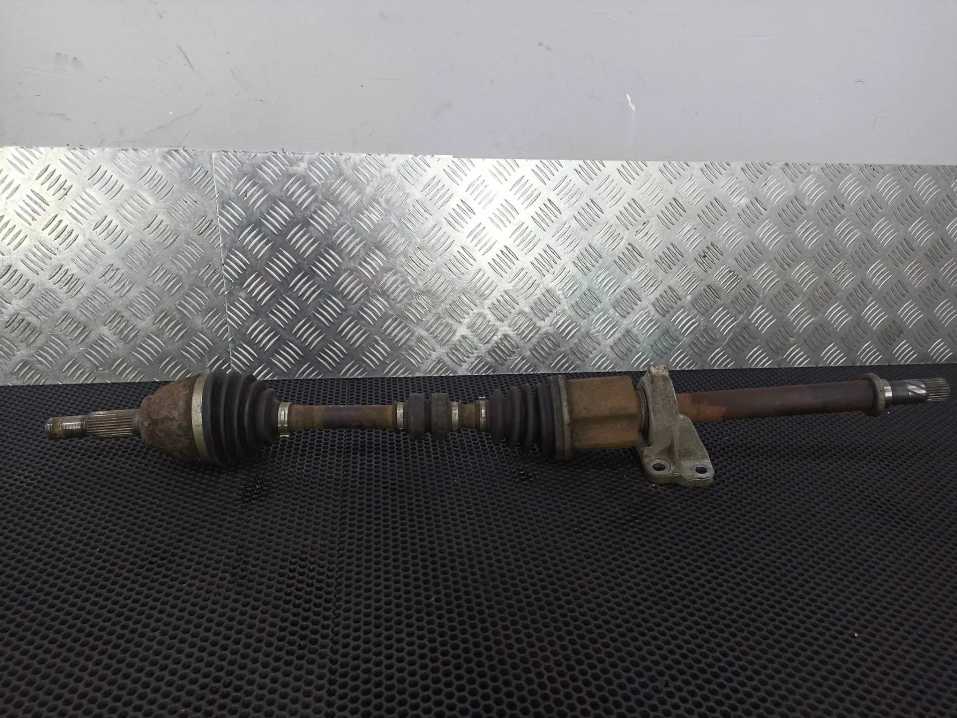 Полуось правая Nissan Juke F15 2013 391001KD0A