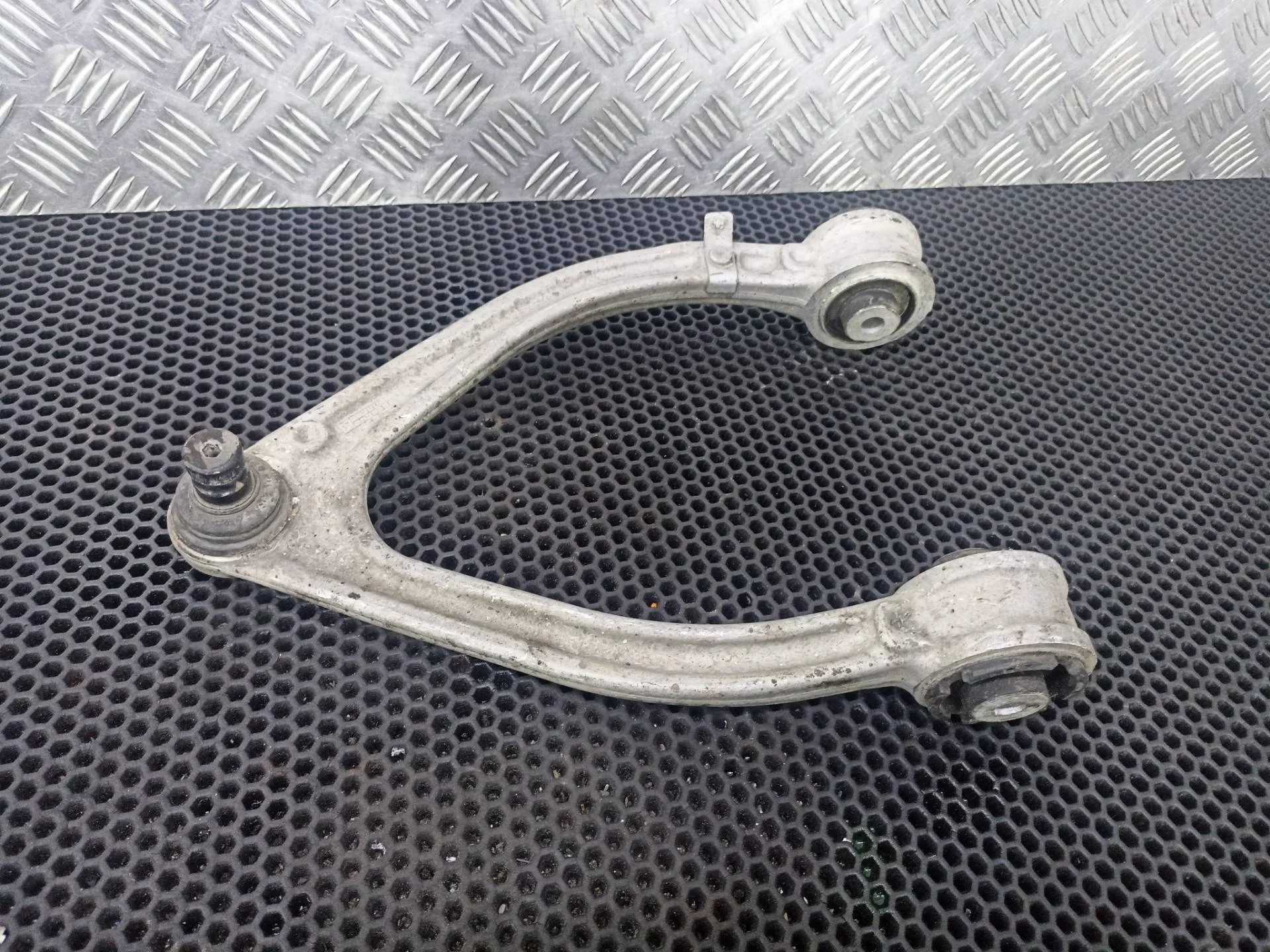 Рычаг правый верхний Mercedes-Benz S W222 рест.