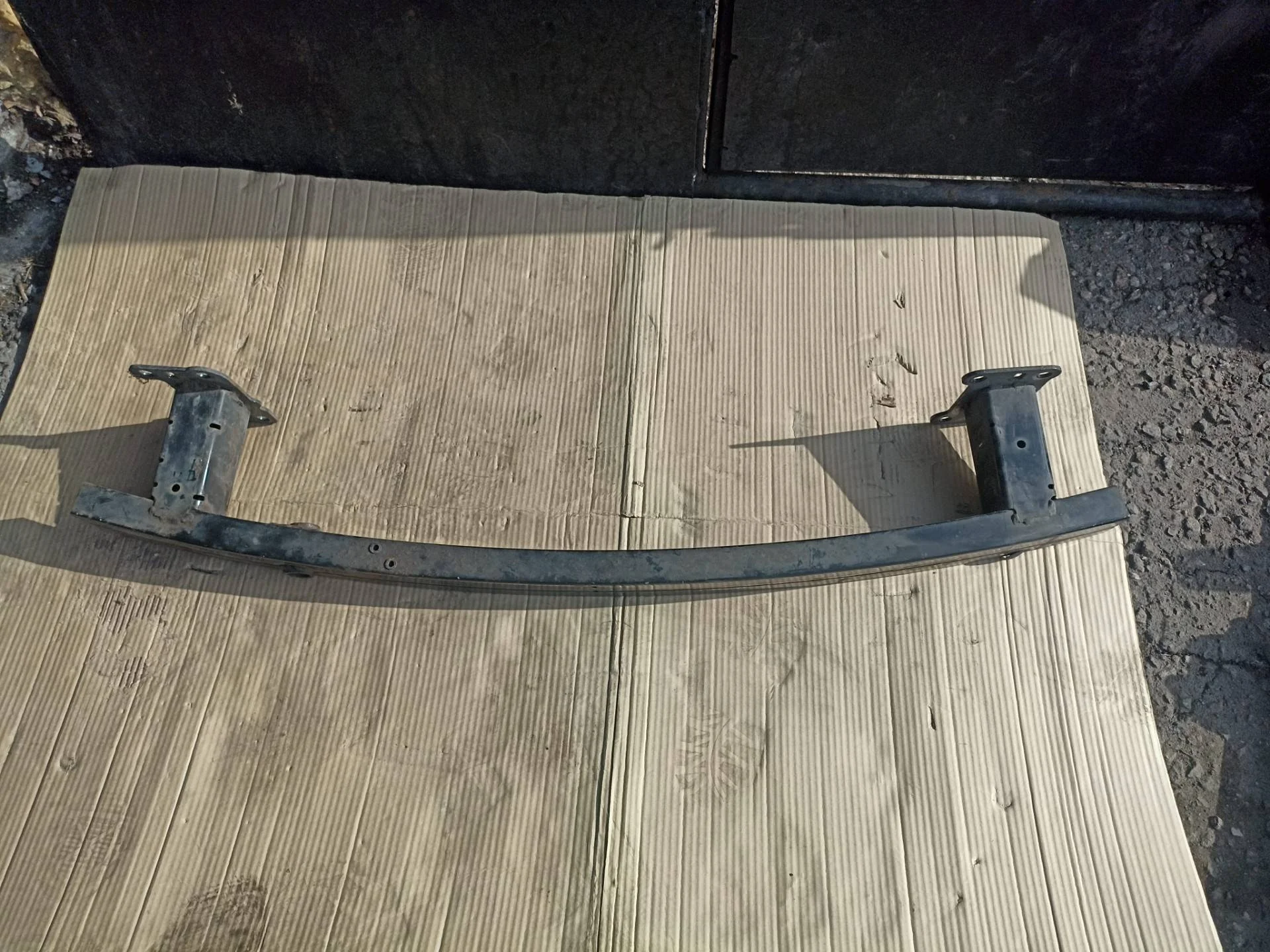 Усилитель переднего бампера Nissan Qashqai J10