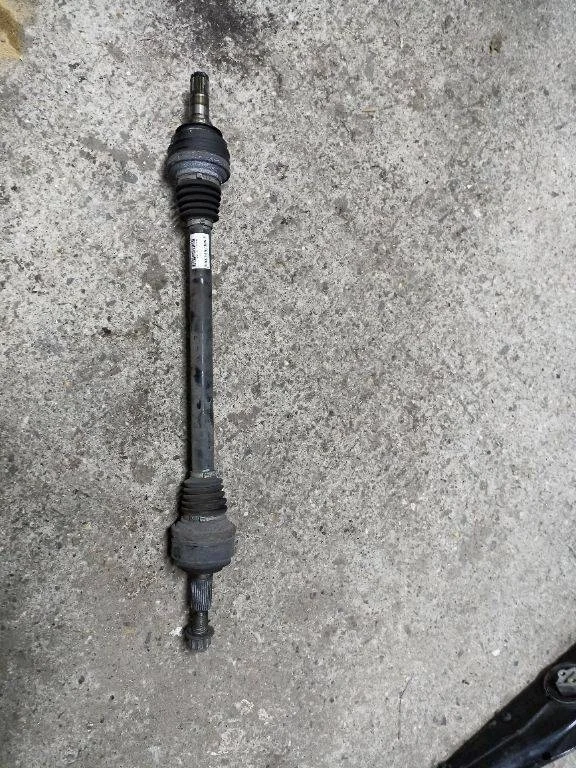 Полуось задняя Porsche Cayenne 958 2014 7P0501201Q