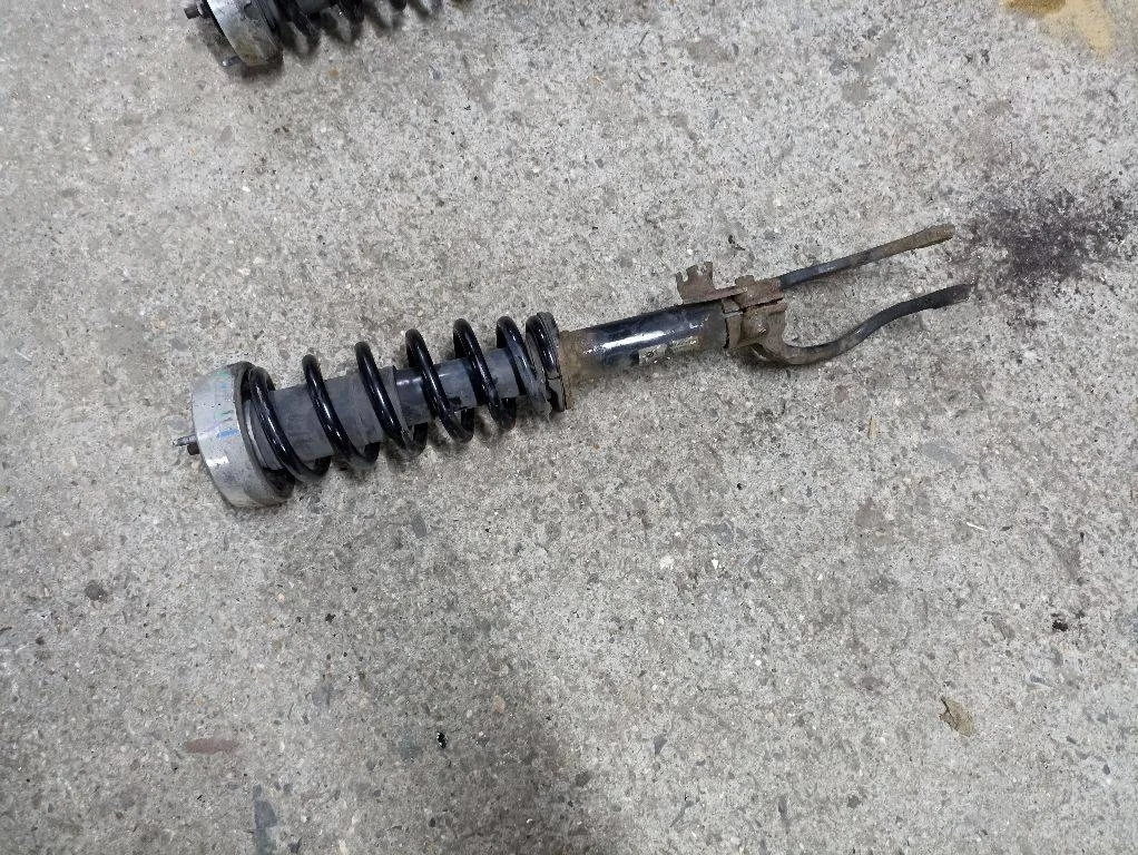 Амортизатор передний правый BMW X5 E70 2010