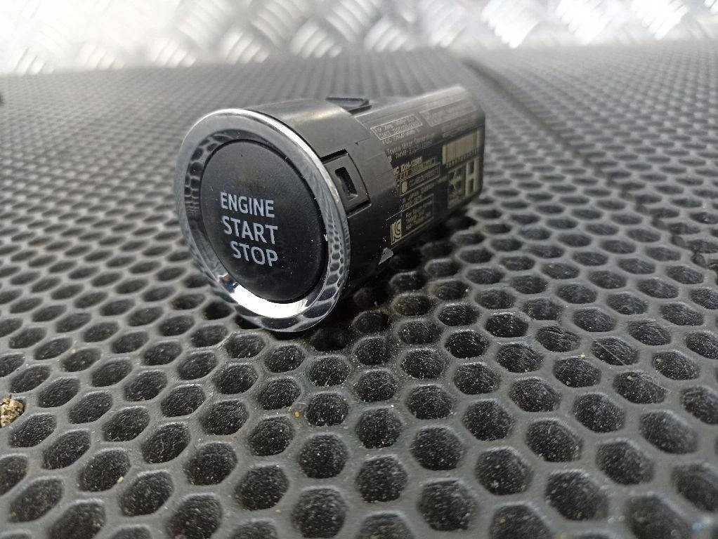 Кнопка запуска двигателя Toyota C-HR AX10 2019