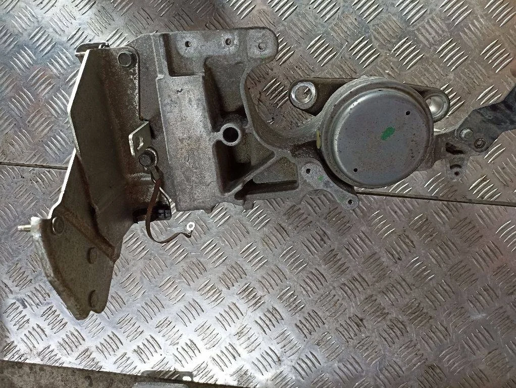 Подушка крепления двигателя Nissan Qashqai
