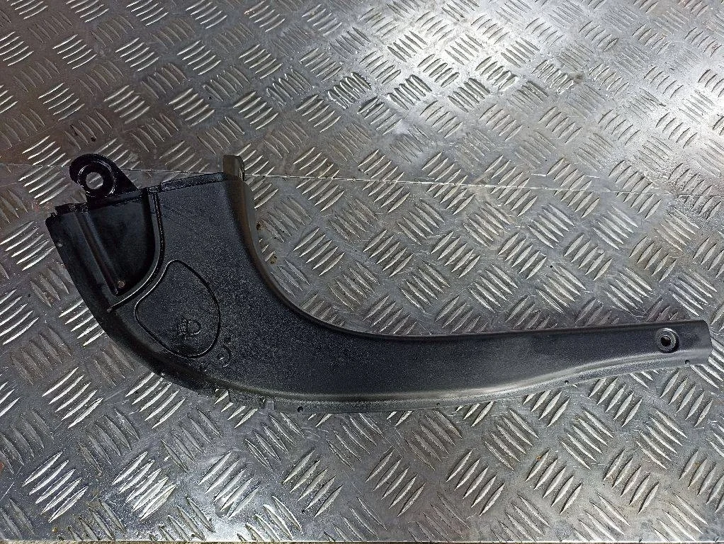 Пластик Porsche Cayenne 957 2009 7L5805286E