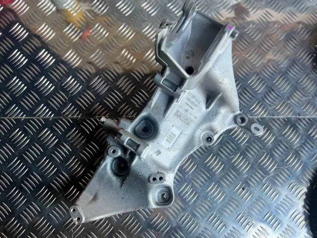 Кронштейн (крепление) Renault Duster рест. 2020