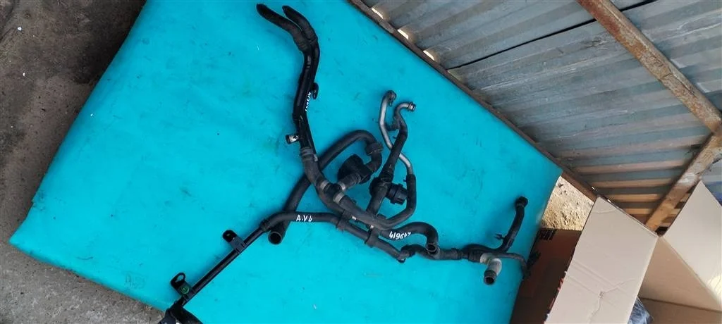 Патрубок системы охлаждения VW Touareg NF (2011-2