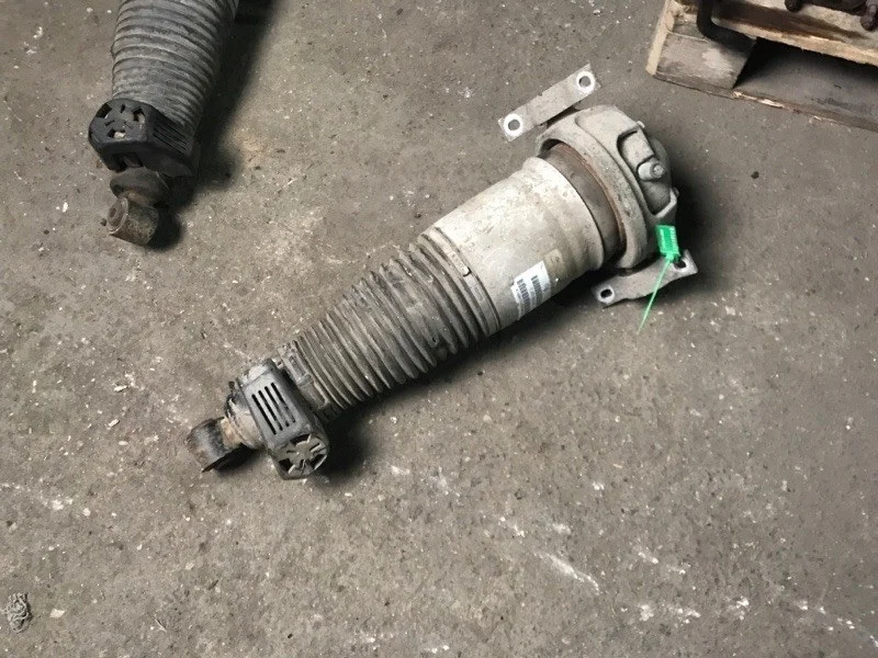 Пневмоамортизатор подвески левый Volkswagen