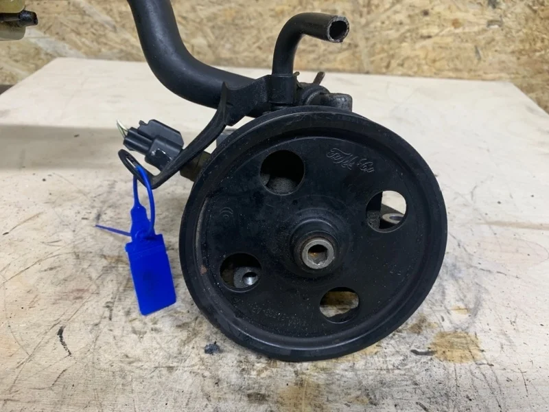 Насос гидроусилителя руля Ford focus