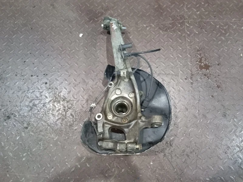 Кулак поворотный передний левый Audi A6 ALLROAD C7