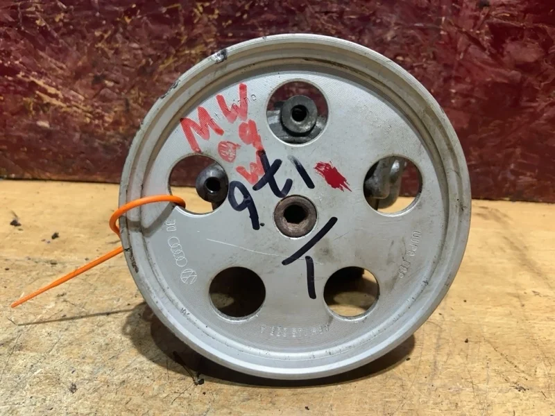 Насос гидроусилителя руля Audi A4 CDNC