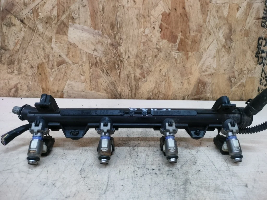 Топливная рейка Volkswagen Polo CGGB