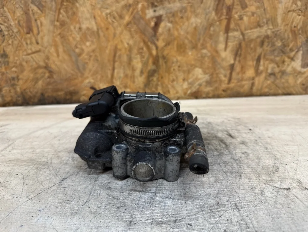 Дроссельная заслонка Opel Astra H Z14XEP