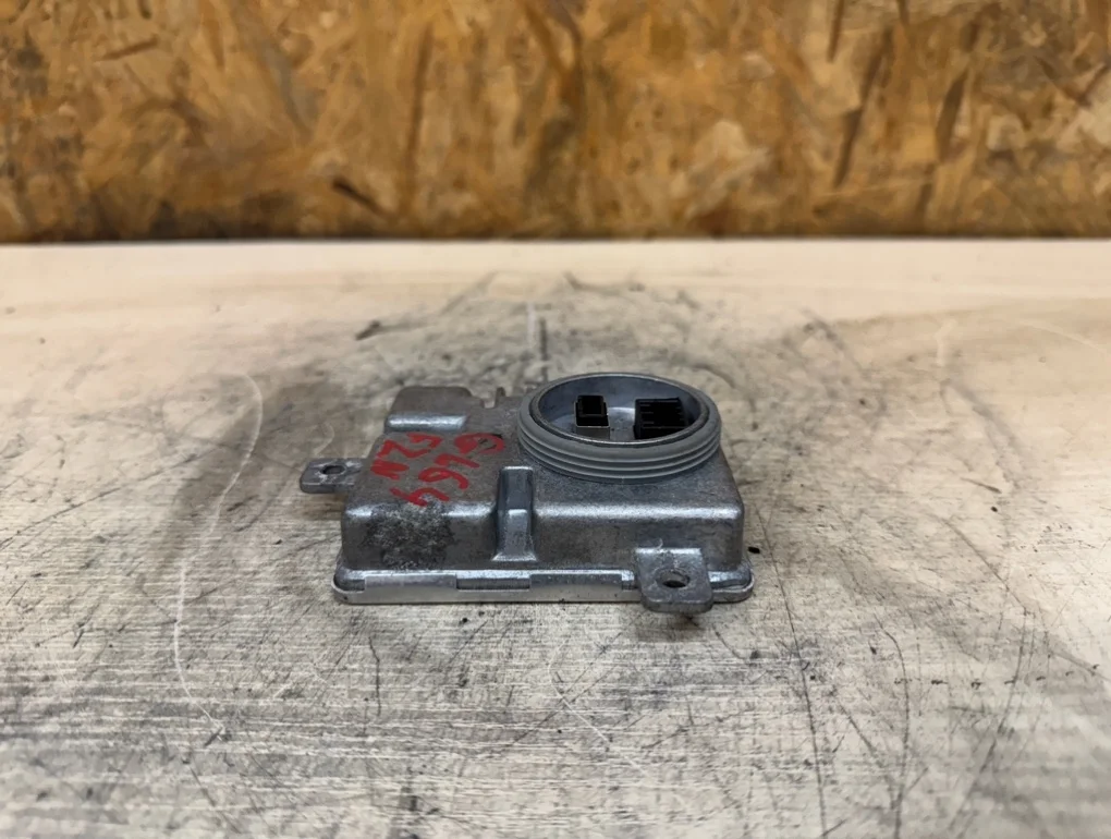 Блок розжига ксенона Volkswagen Passat CC