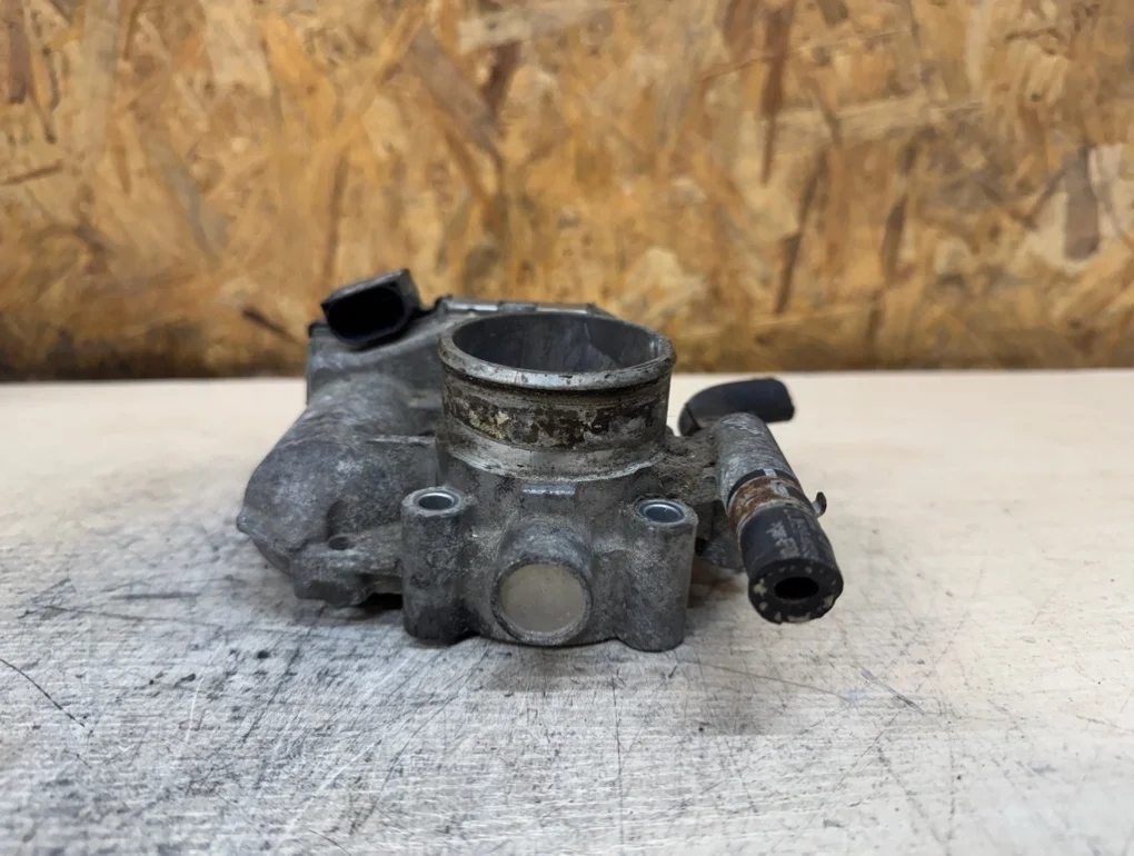 Дроссельная заслонка Opel Corsa Z10XEP