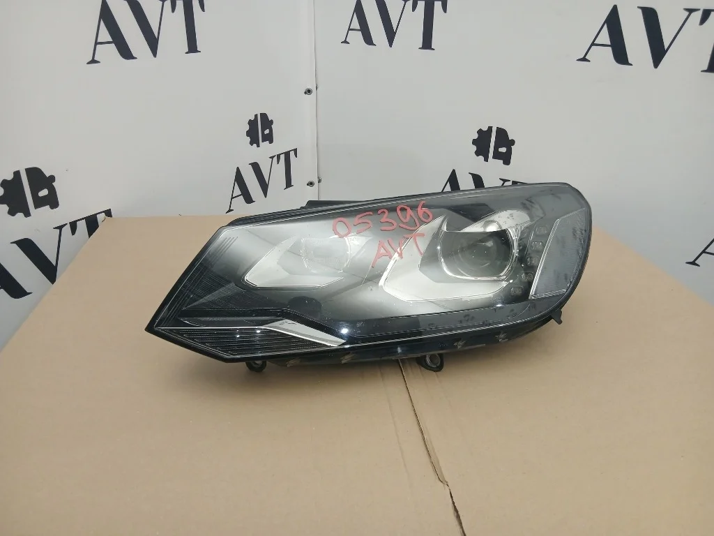 Фара ксеноновая передняя левая Volkswagen Touareg