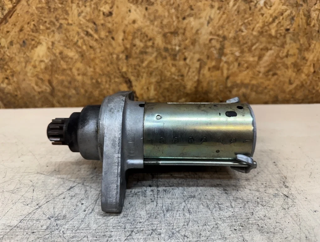 Стартер Volkswagen Jetta CTH