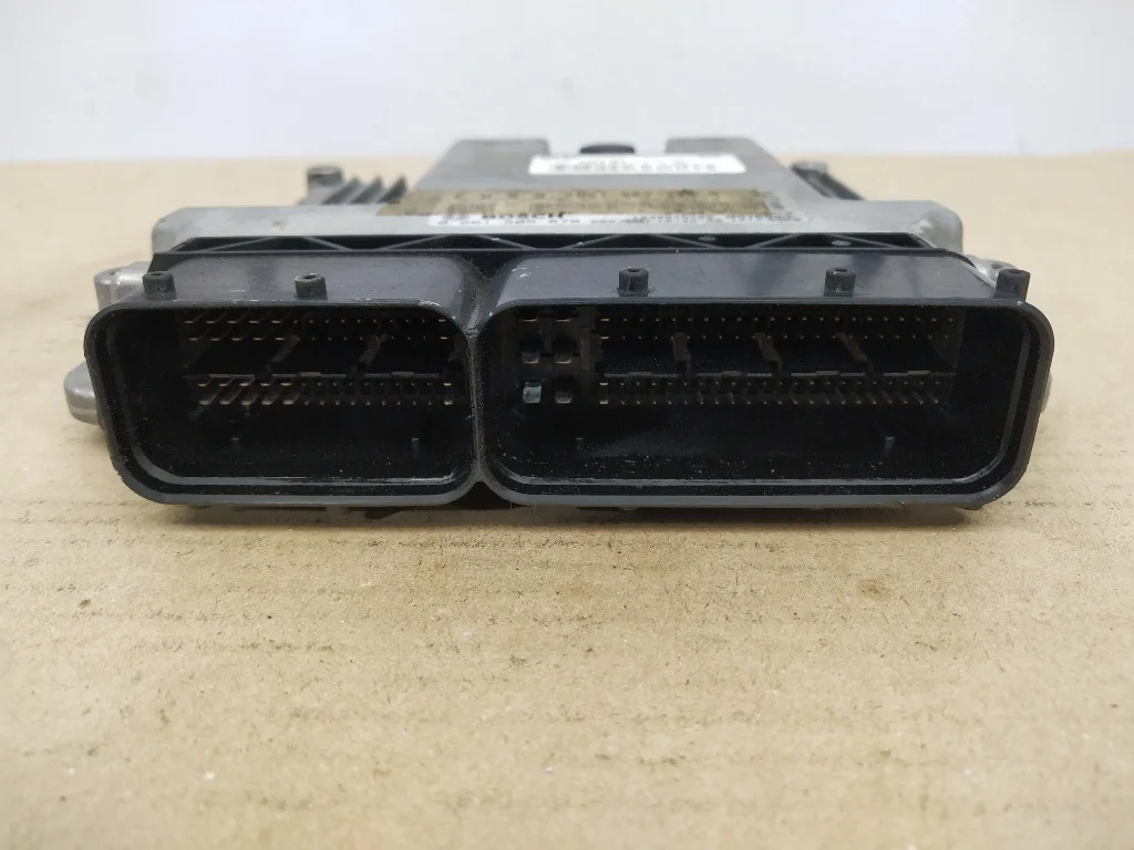 Блок управления двигателем Audi A4 B8 CDH