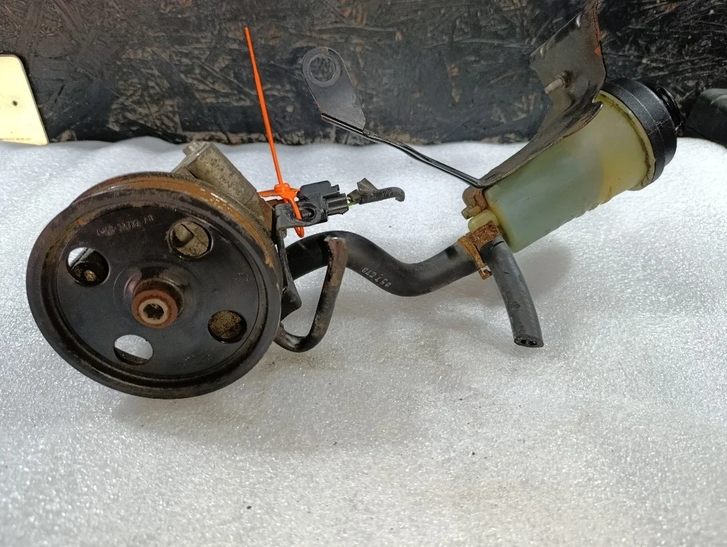 Насос гидроусилителя руля Ford Focus HXDB