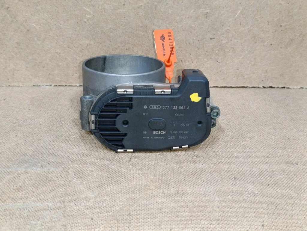 Дроссельная заслонка Volkswagen Touareg AXQ