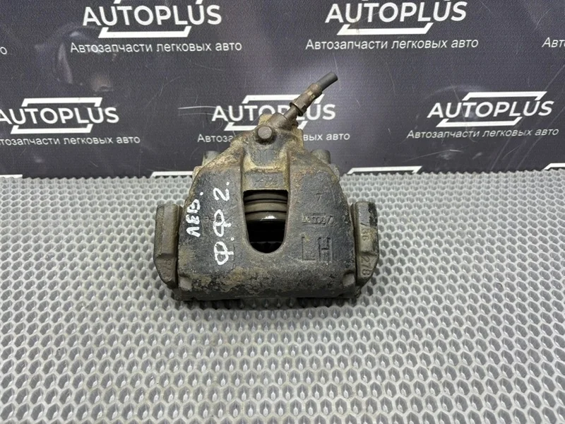 Тормозной суппорт Ford Focus 2 1682875 1.4, передний левый