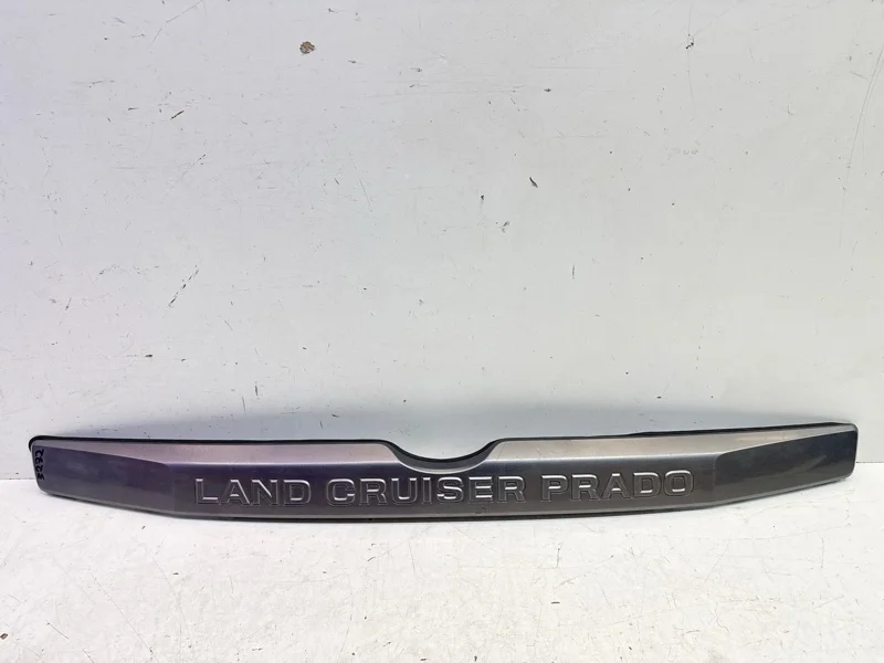 Накладка крышки багажника Toyota Land Cruiser Prado 2009-2020 150